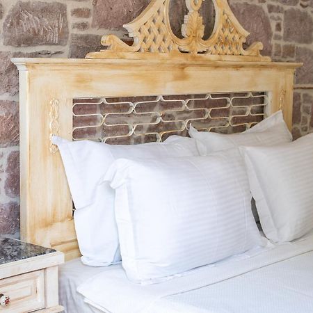 Cunda Mor Limon Otel Ayvalı Kültér fotó