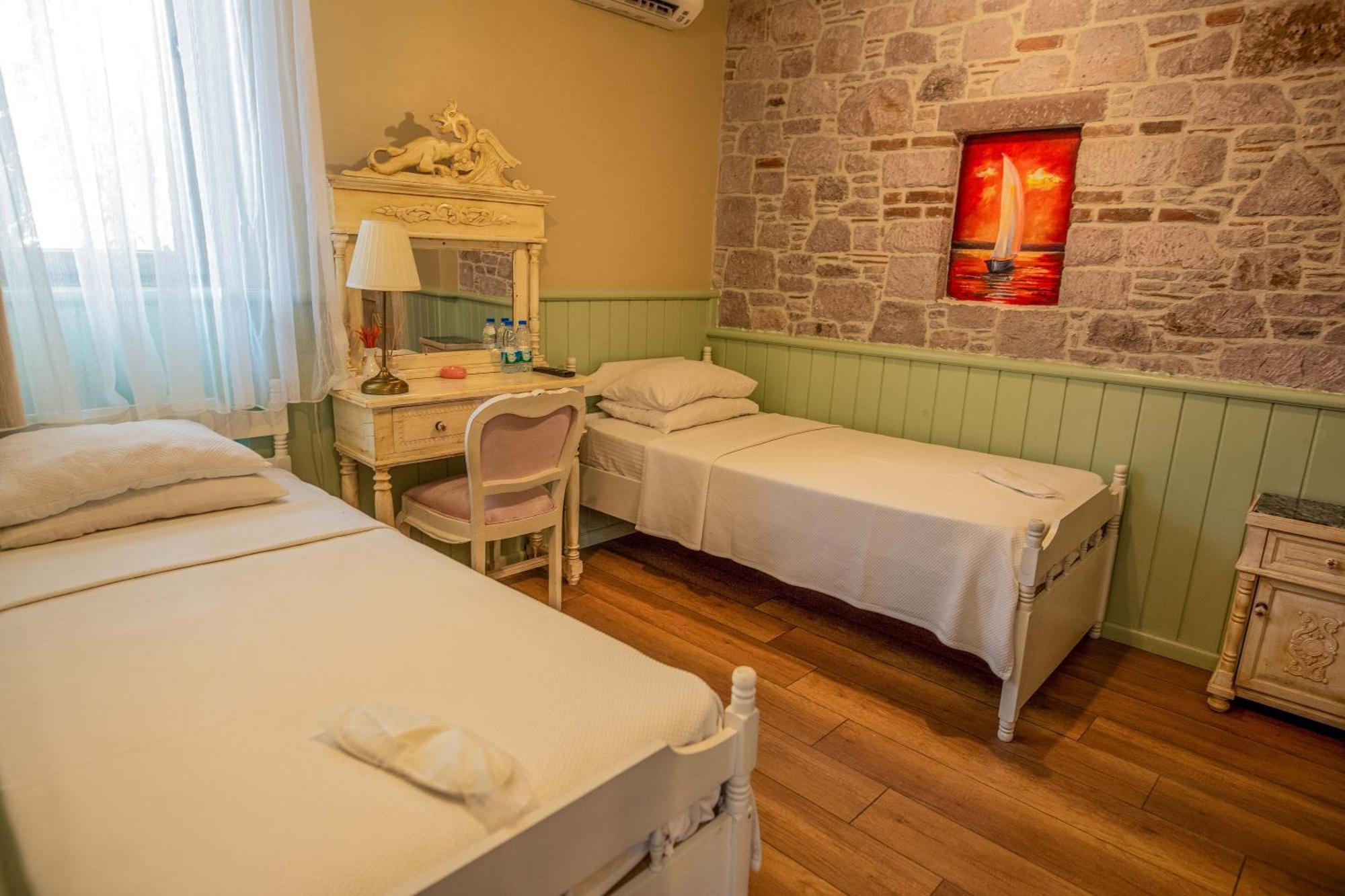 Cunda Mor Limon Otel Ayvalı Kültér fotó