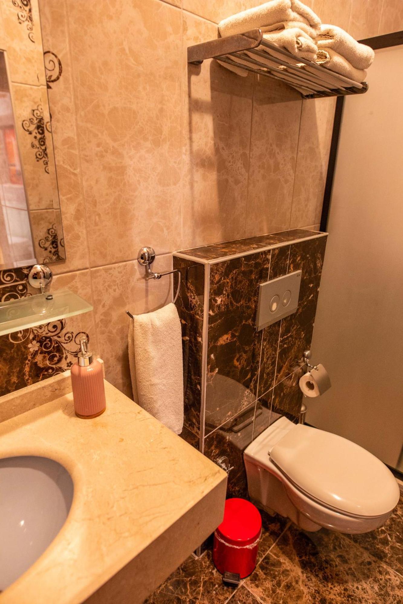 Cunda Mor Limon Otel Ayvalı Kültér fotó