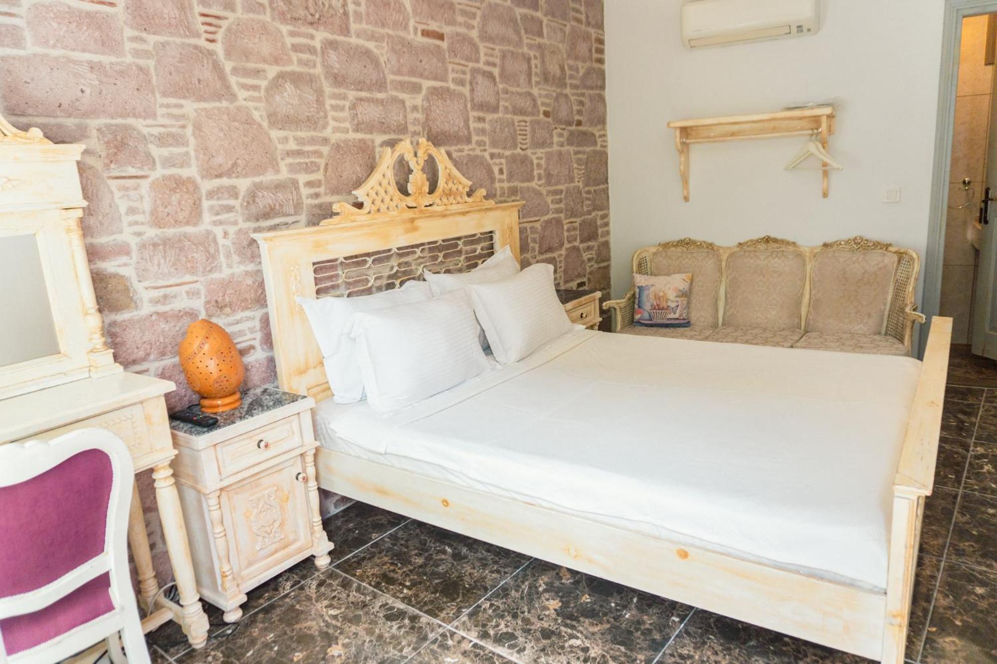 Cunda Mor Limon Otel Ayvalı Kültér fotó